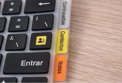 Protector de teclado con letras grandes - Image 3
